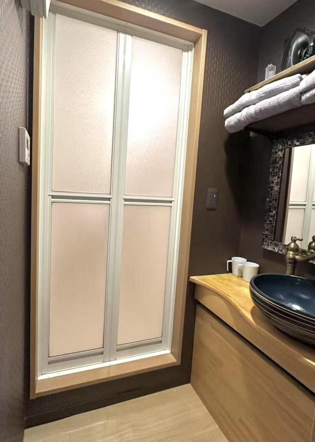 恵美須西 陽 Wisma tamu Osaka